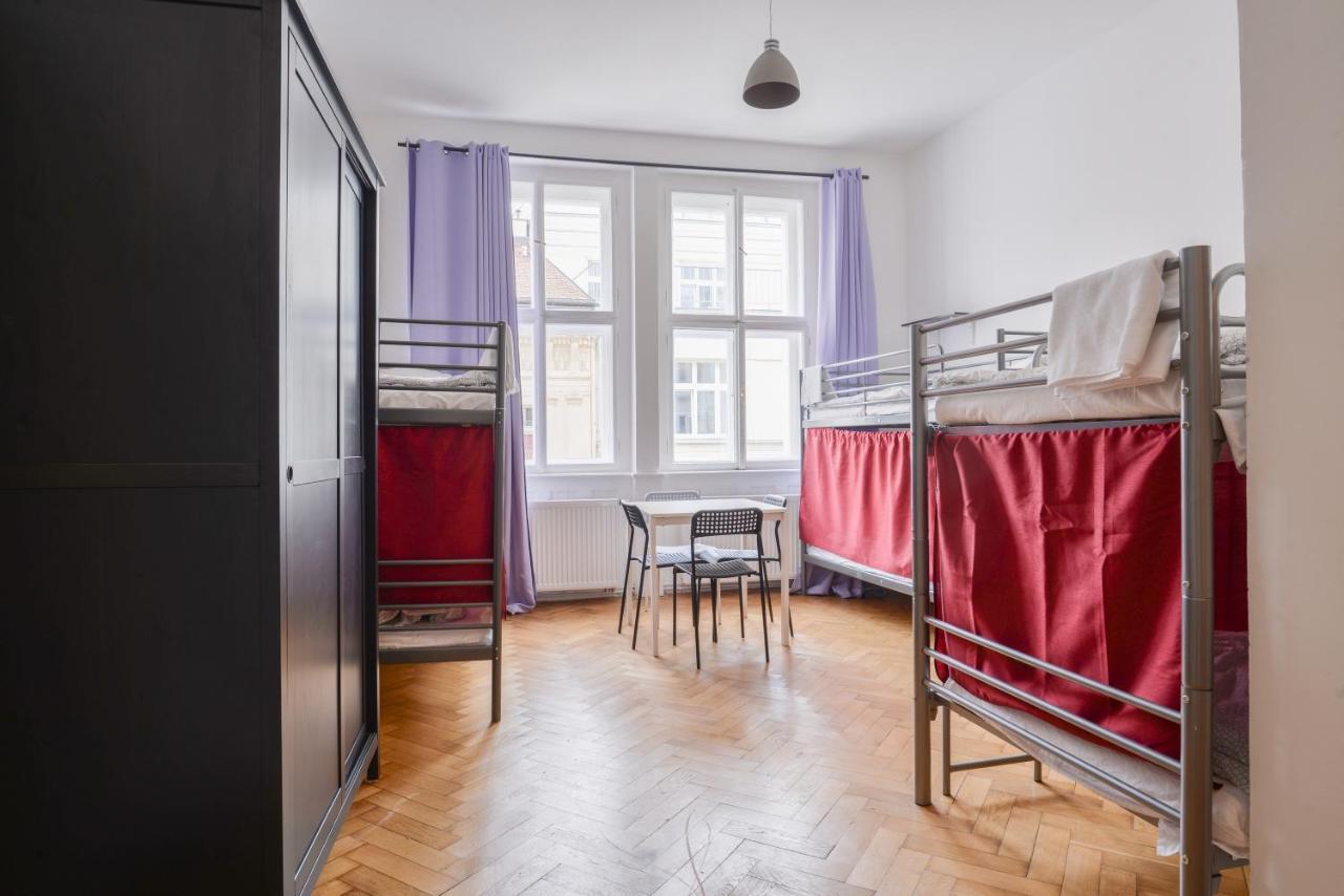 Globe Hostel Prague Adults Only Bagian luar foto