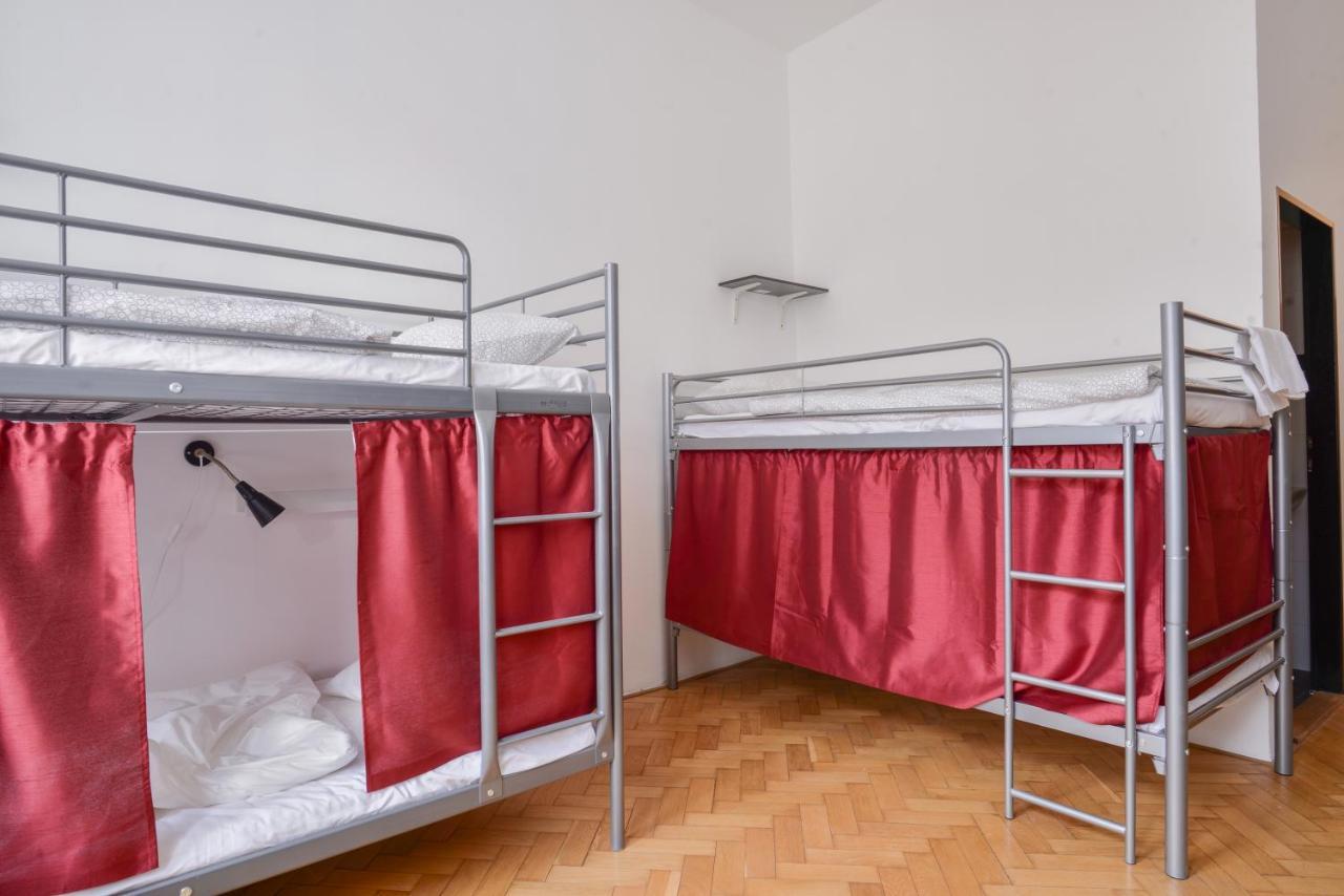 Globe Hostel Prague Adults Only Bagian luar foto