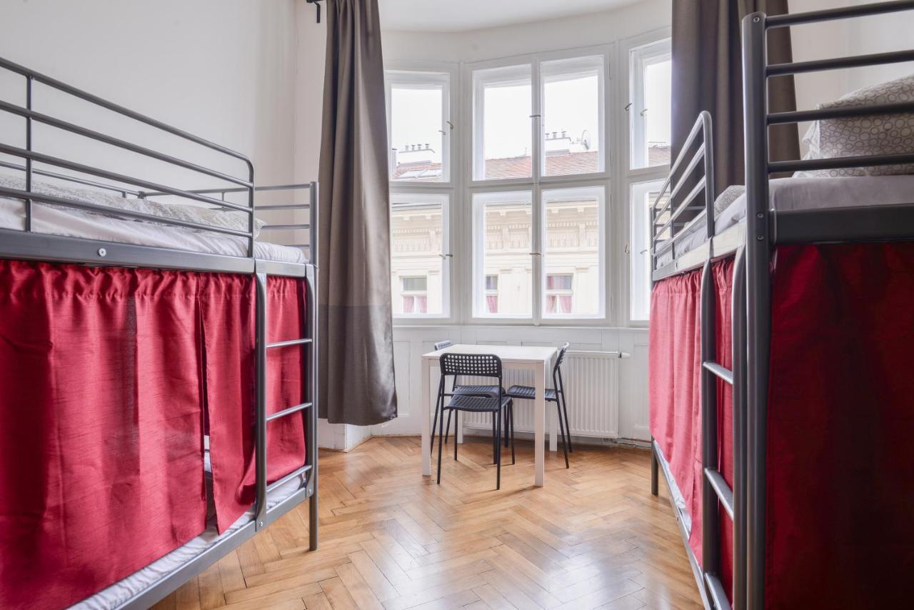 Globe Hostel Prague Adults Only Bagian luar foto