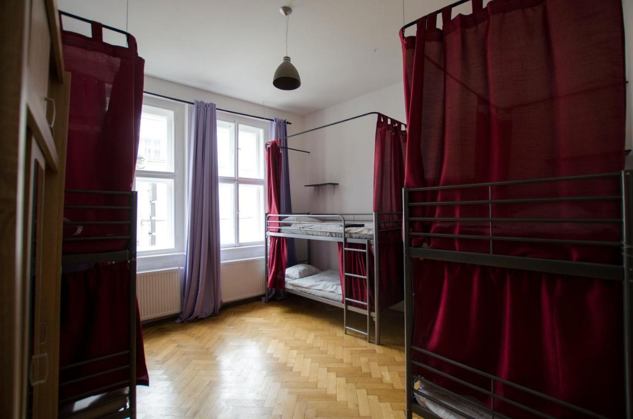 Globe Hostel Prague Adults Only Bagian luar foto