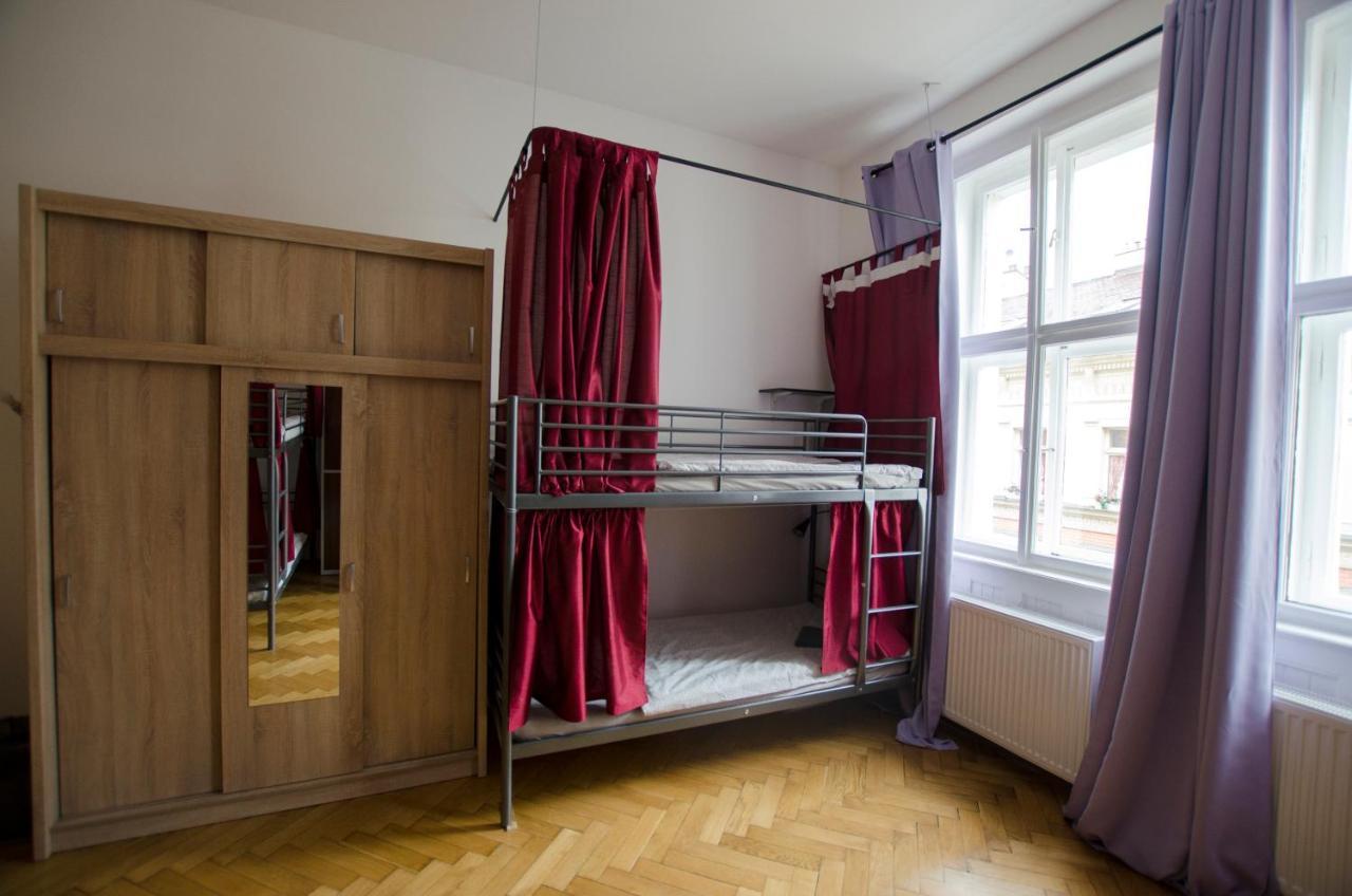 Globe Hostel Prague Adults Only Bagian luar foto