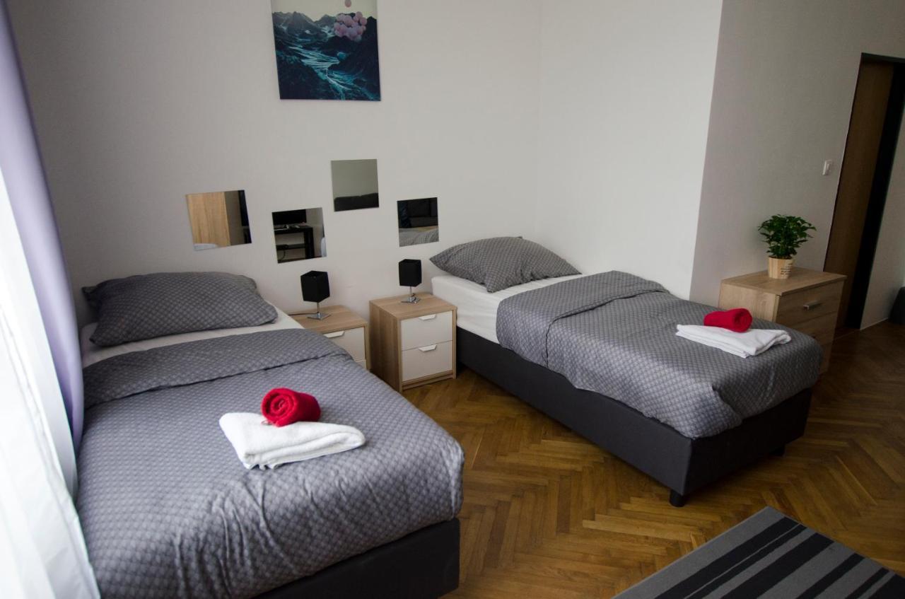 Globe Hostel Prague Adults Only Bagian luar foto