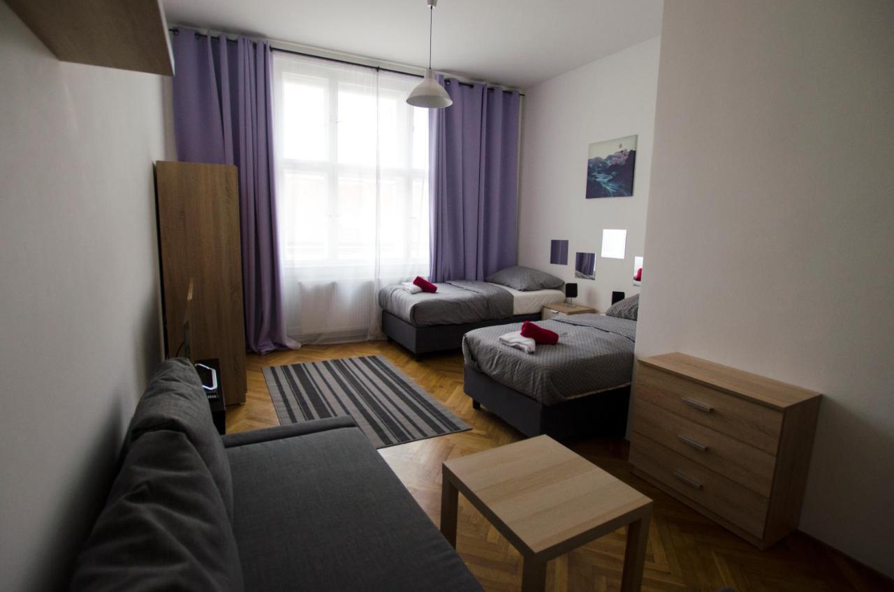 Globe Hostel Prague Adults Only Bagian luar foto