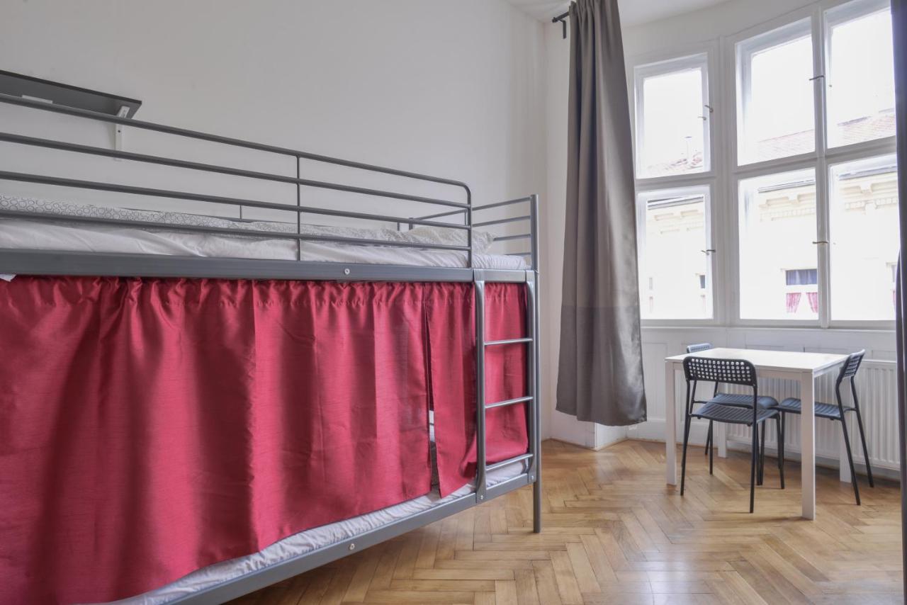 Globe Hostel Prague Adults Only Bagian luar foto