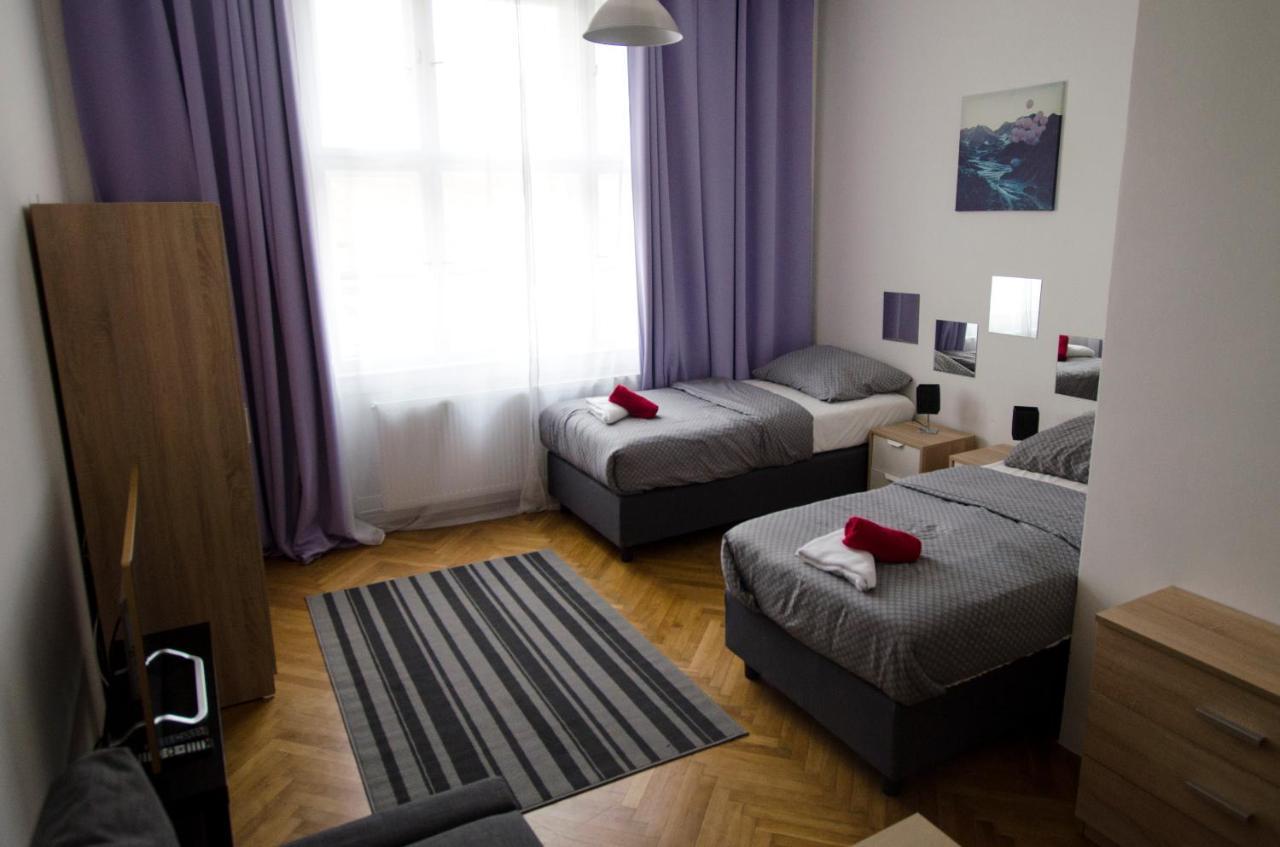 Globe Hostel Prague Adults Only Bagian luar foto