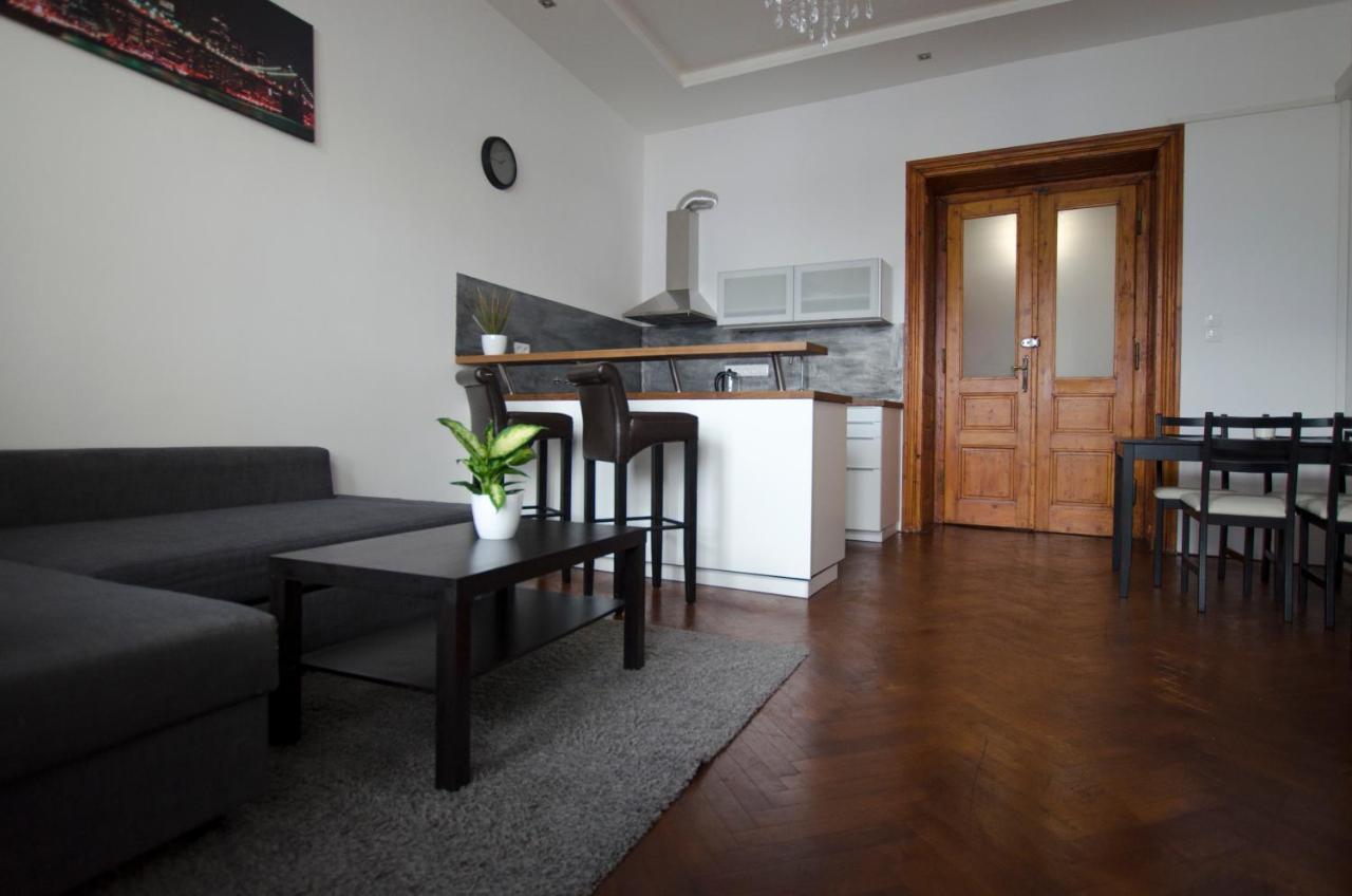 Globe Hostel Prague Adults Only Bagian luar foto