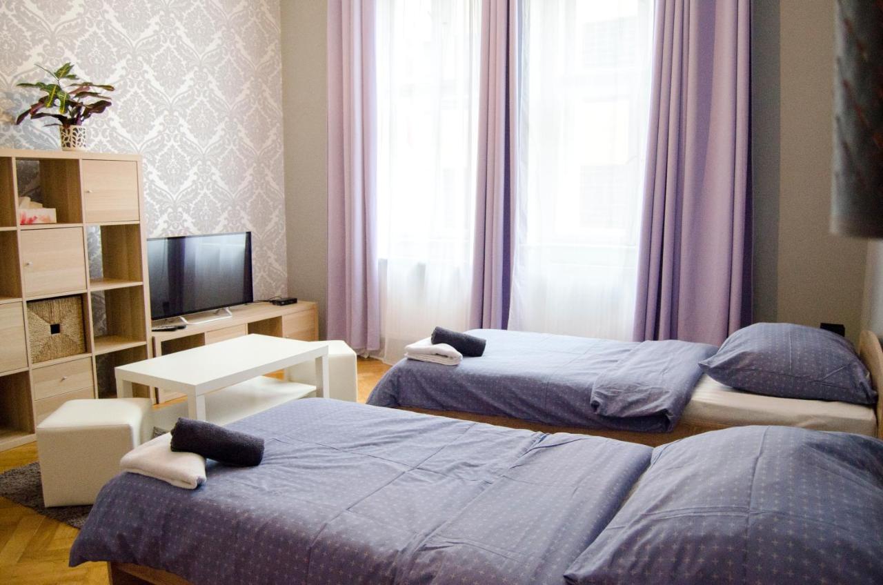 Globe Hostel Prague Adults Only Bagian luar foto