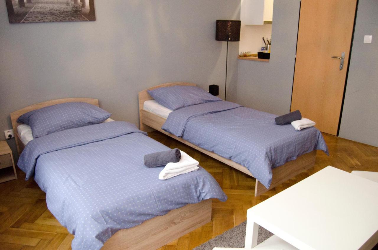 Globe Hostel Prague Adults Only Bagian luar foto