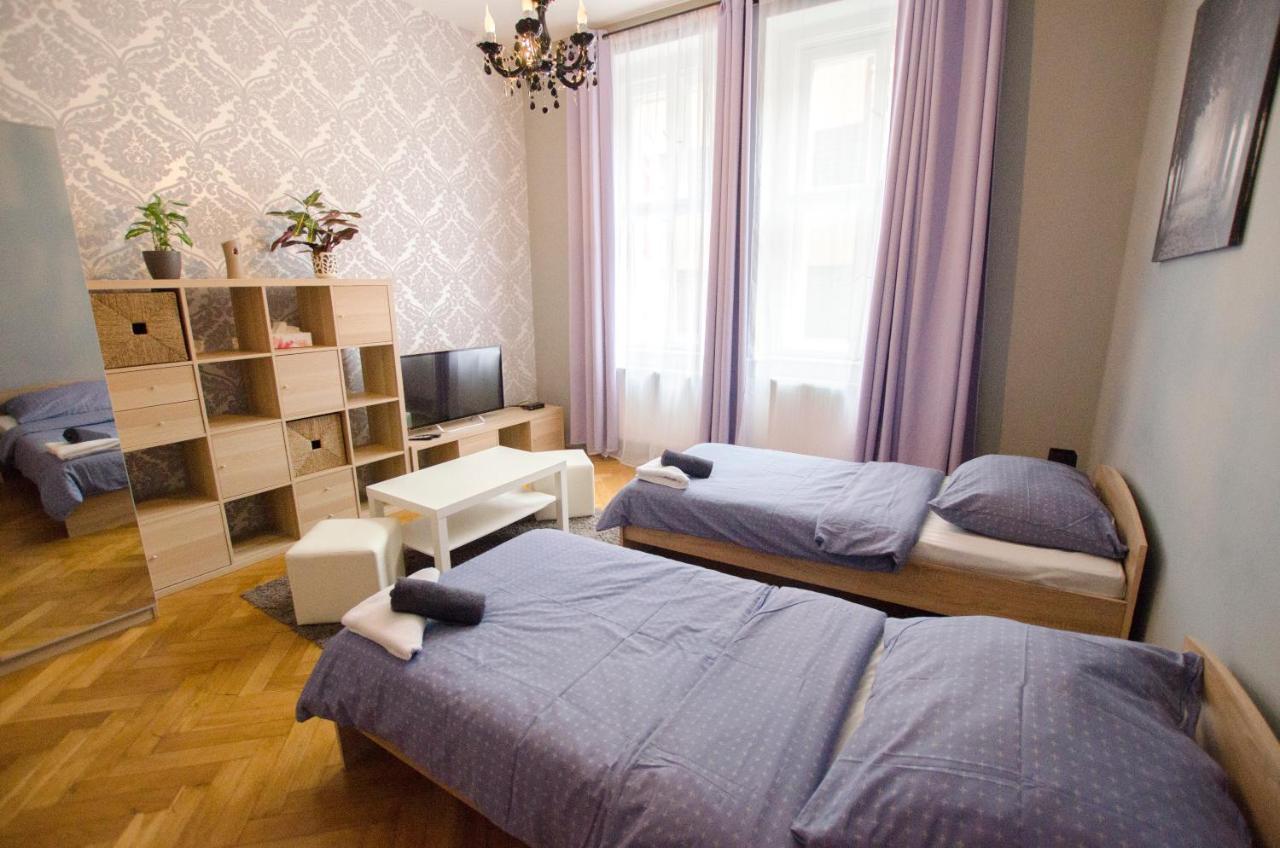 Globe Hostel Prague Adults Only Bagian luar foto