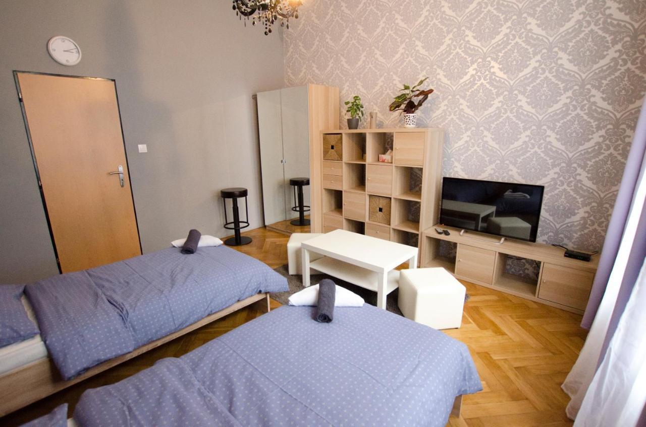 Globe Hostel Prague Adults Only Bagian luar foto