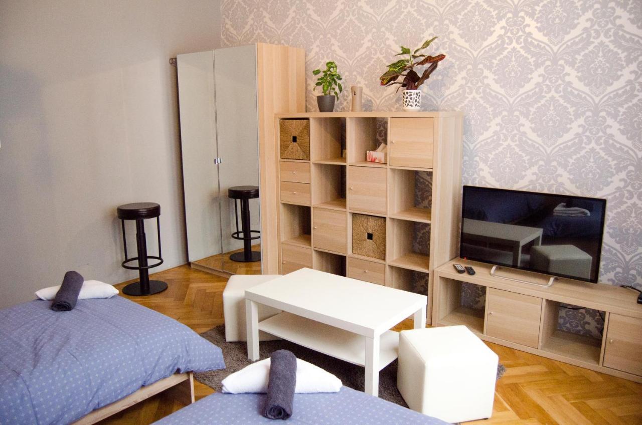 Globe Hostel Prague Adults Only Bagian luar foto