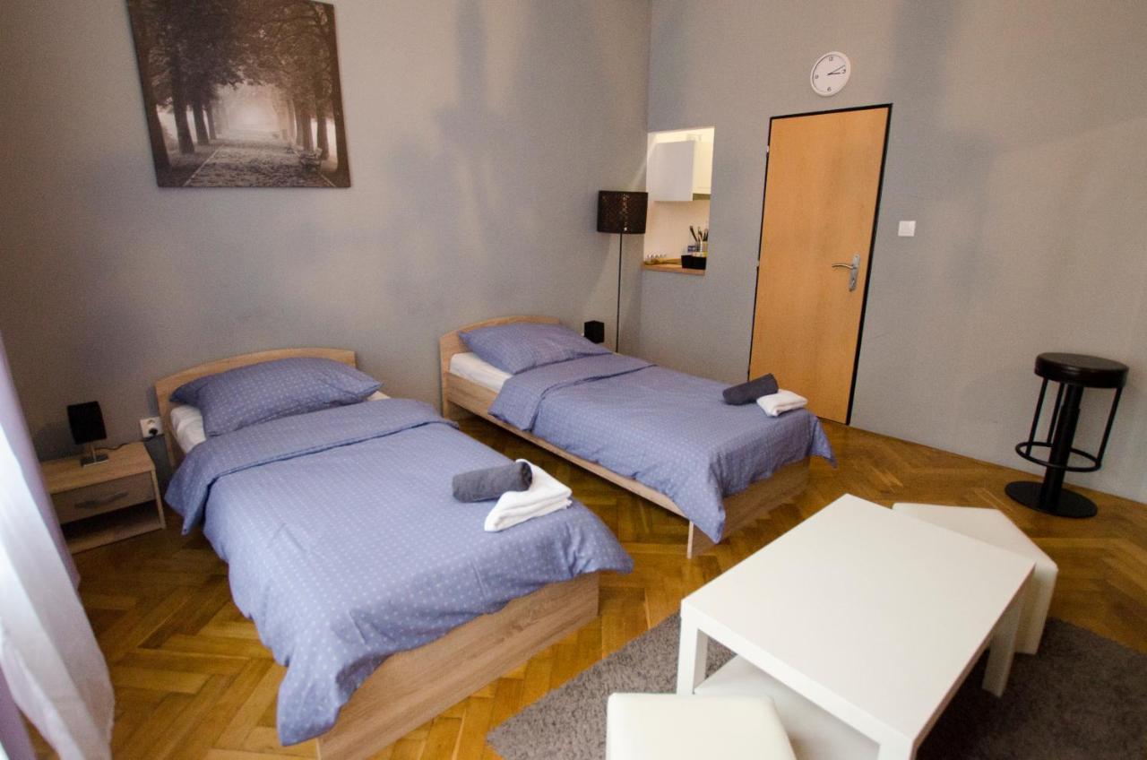 Globe Hostel Prague Adults Only Bagian luar foto