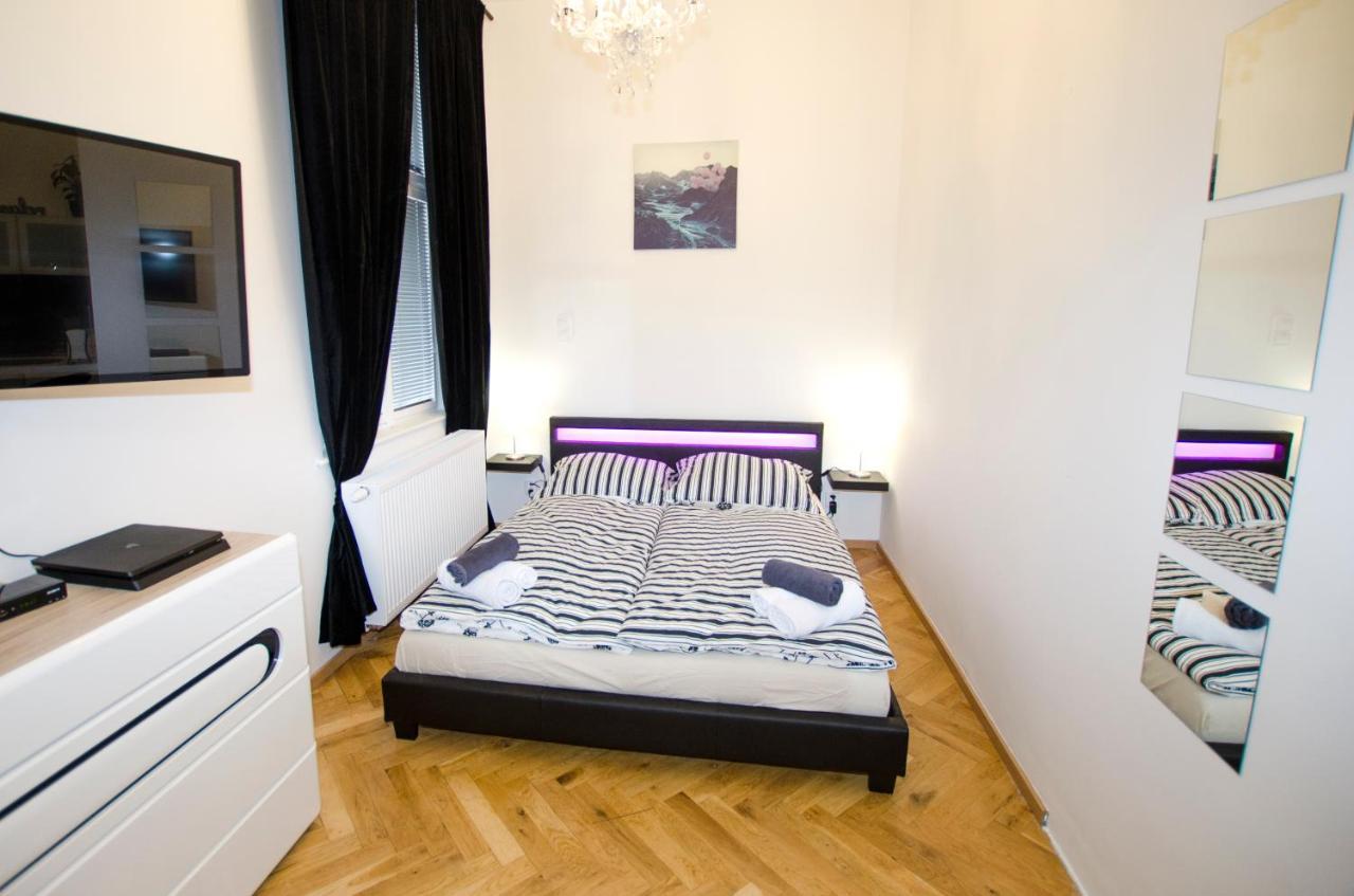 Globe Hostel Prague Adults Only Bagian luar foto