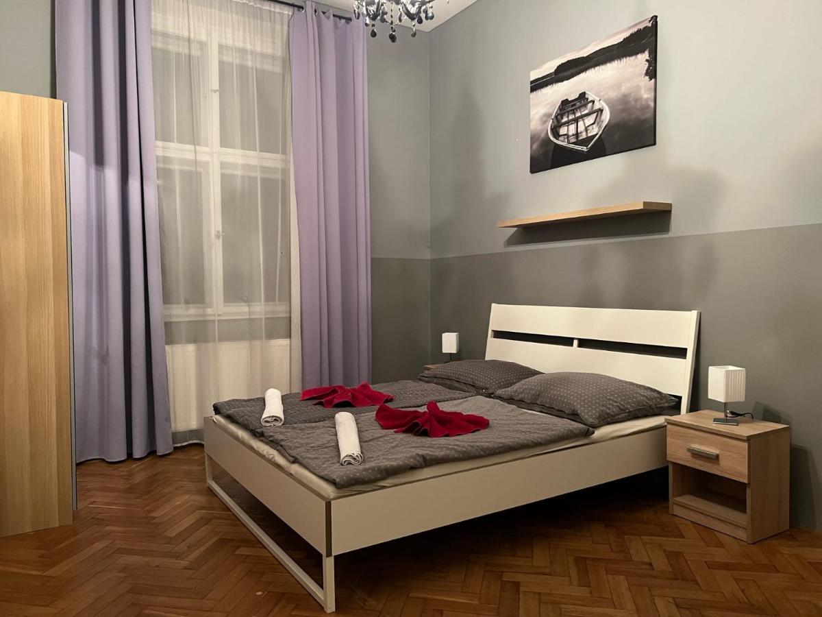 Globe Hostel Prague Adults Only Bagian luar foto