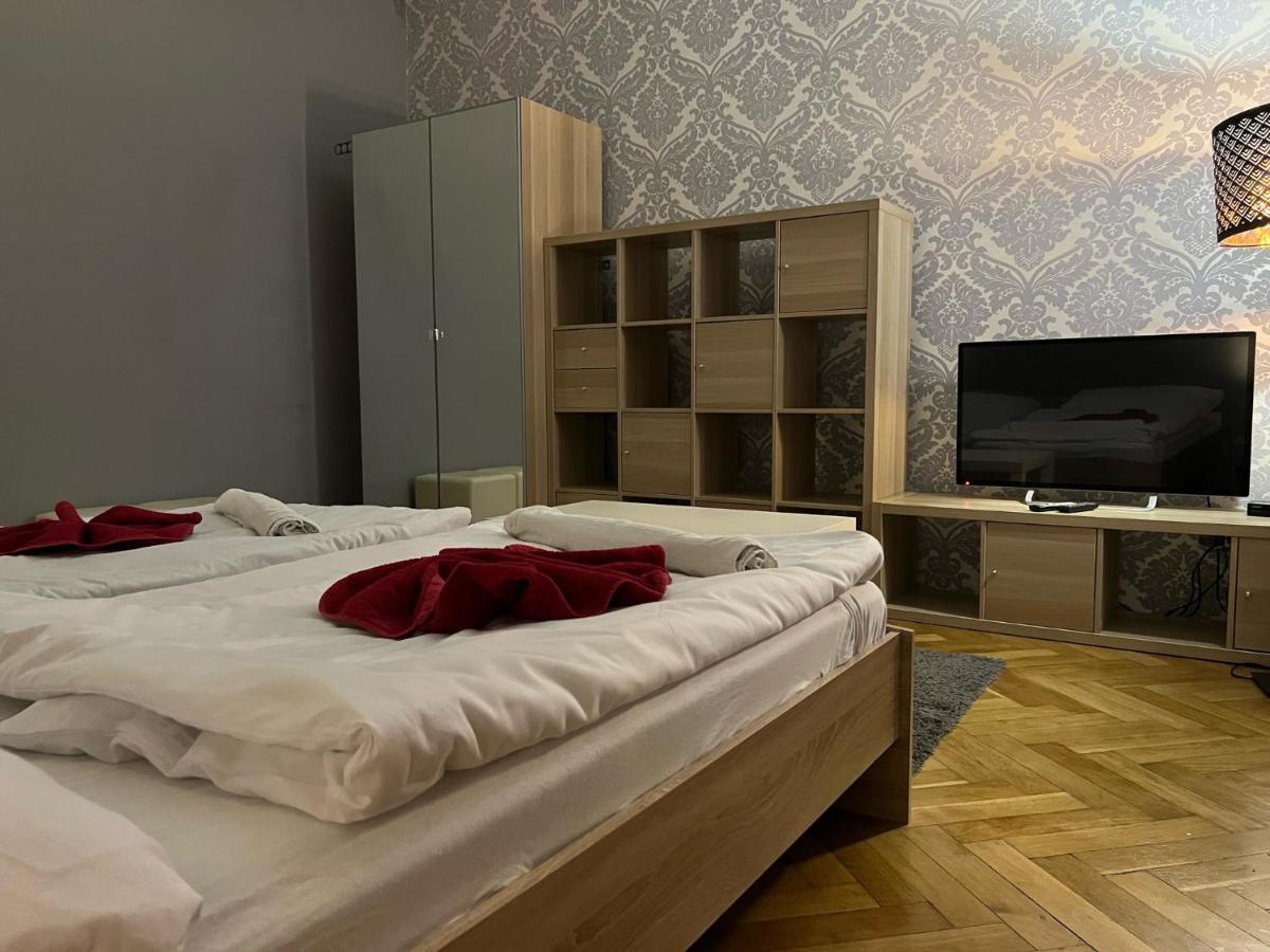 Globe Hostel Prague Adults Only Bagian luar foto