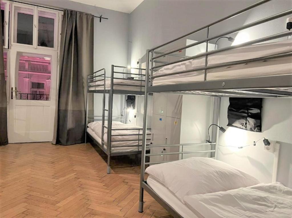 Globe Hostel Prague Adults Only Bagian luar foto