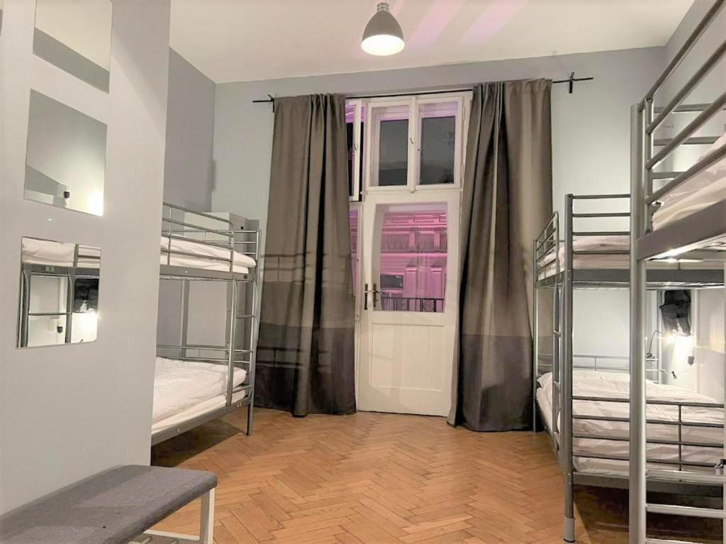 Globe Hostel Prague Adults Only Bagian luar foto