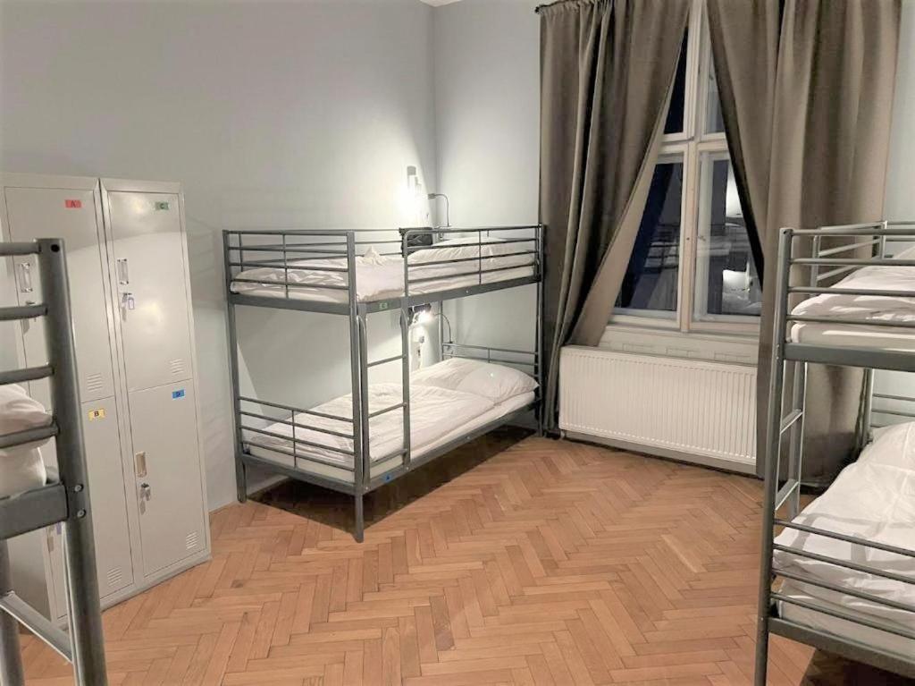 Globe Hostel Prague Adults Only Bagian luar foto